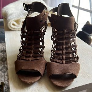 Vince Camuto heel sandals size 6 1/2